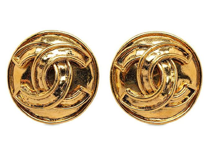 Pendientes vintage de Chanel Coco Mark chapados en oro en muy buen estado Dorado Metal  ref.1318916