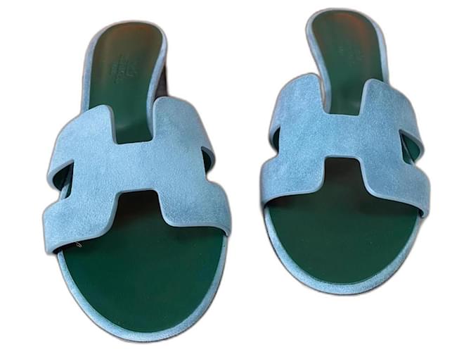 Hermès Sandálias Hermes Oasis com salto de camurça azul. Verde Azul claro Couro  ref.1319012