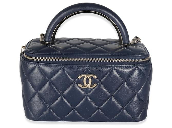 Vanity Neceser Chanel de piel de cordero acolchada azul marino con asa superior y cadena Cuero  ref.1319318
