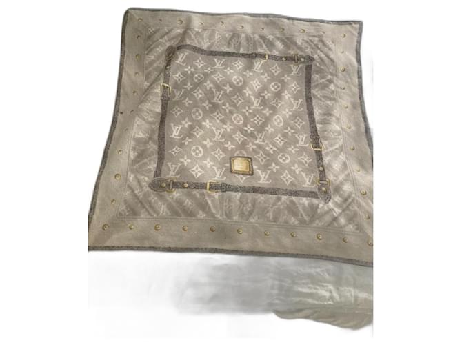 Louis Vuitton Sciarpe di Seta Grigio Cotone  ref.1319387