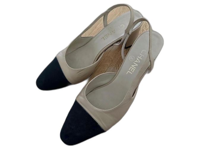 Sandali Chanel Gladiator in pelle beige