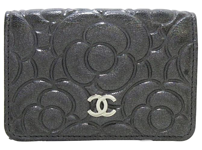 Chanel - Dreifach gefaltete Geldbörse aus Ziegenleder in Kamelie-Optik in Schwarz  ref.1319592