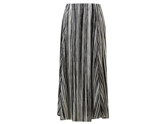 Issey Miyake Pleated skirt Black Polyester  ref.1319890