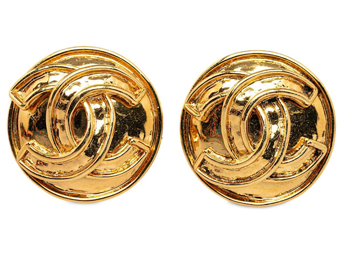 Chanel Gold CC Clip On Earrings Golden Metal Gold-plated  ref.1320706