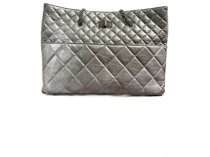 CHANEL  Handbags T.  leather Silvery  ref.1322179