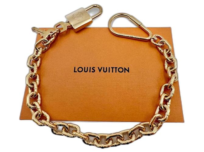 Keychain with charm chain and carabiner LOUIS VUITTON Golden Metal  ref.1322574