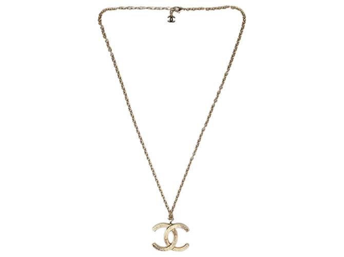 Chanel Collana a catena con ciondolo CC in oro D'oro  ref.1323552