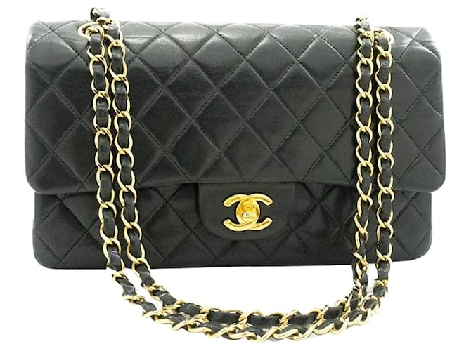 Chanel De color negro 2000-2002 bolso Classic mediano con solapa y forro de piel de cordero Cuero  ref.1323560
