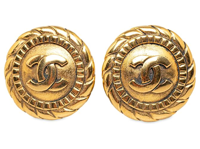 Chanel Gold CC Clip On Earrings Golden Metal Gold-plated  ref.1323603