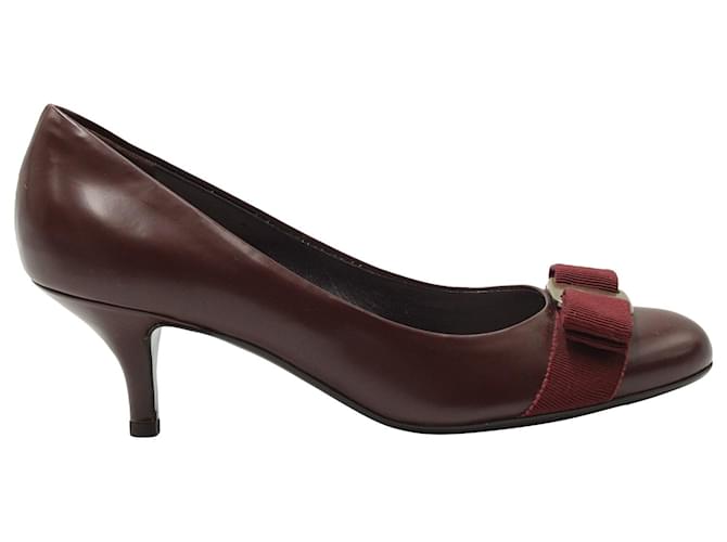 Salvatore Ferragamo Carla Vara Pumps mit Schleife aus burgunderfarbenem Leder Rot Bordeaux  ref.1323695