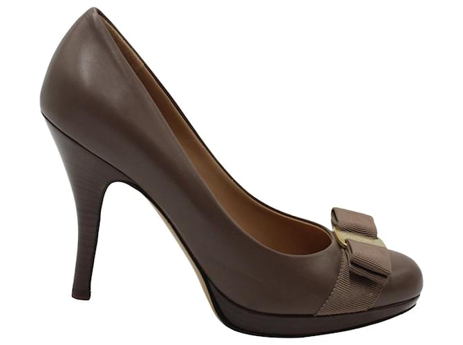 Salvatore Ferragamo Zapatos de tacón Tina en cuero marrón Castaño  ref.1323701