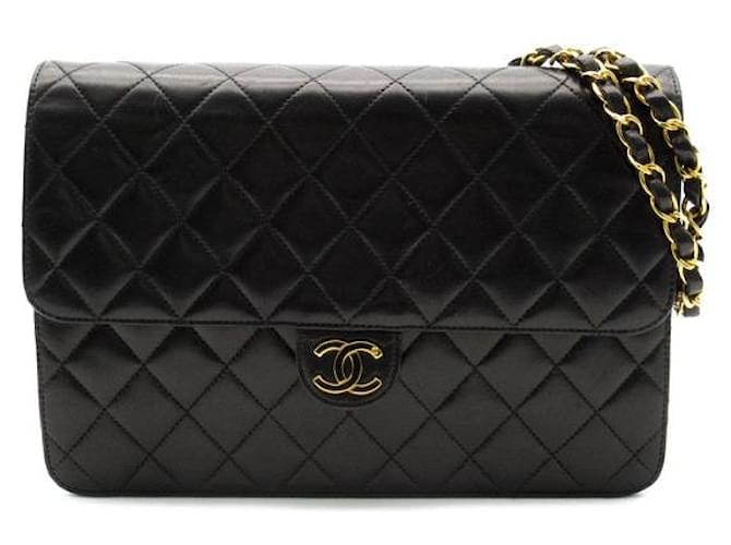 Chanel Sac à rabat simple en cuir matelassé  ref.1323721