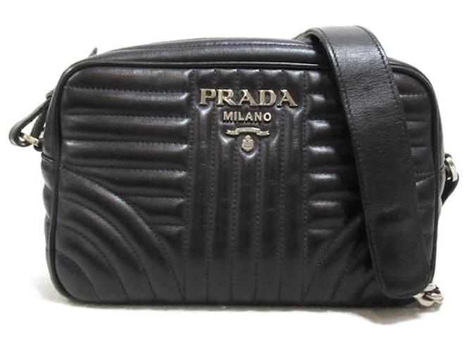 Bolsa transversal de couro Prada com corrente, em muito bom estado  ref.1323723