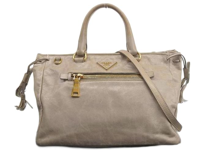 Prada Vitello Daino Henkeltasche in sehr gutem Zustand Grau Leder  ref.1324347