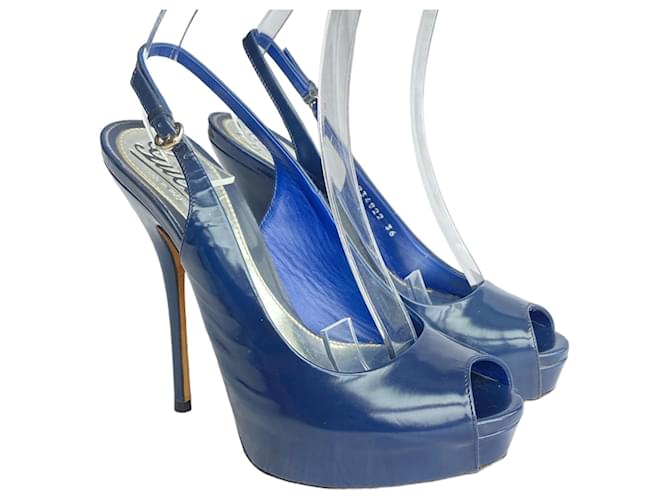 Gucci High heels Marineblau Lackleder  ref.1325549