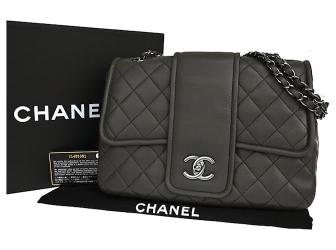 Chanel Matelassé Grey Leather  ref.1325682