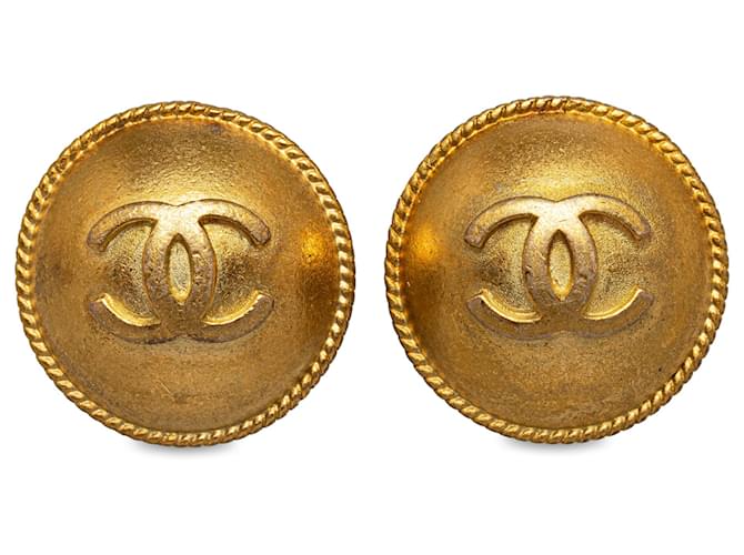 Chanel Gold CC Clip On Earrings Golden Metal Gold-plated  ref.1326774