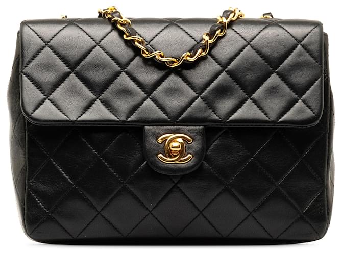 Chanel Aba de pele de cordeiro acolchoada clássica quadrada preta preta Preto Couro  ref.1327777