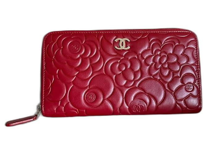 Chanel long zipped wallet in quilted red matte leather camellia Lambskin  ref.1328104