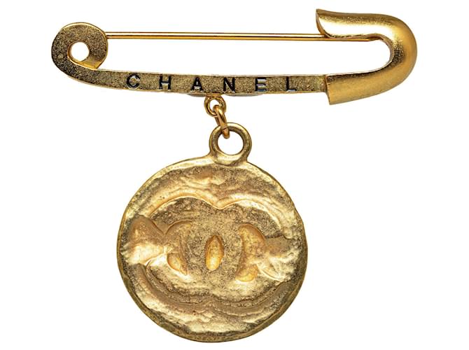 Broche de costume médaillon CC doré Chanel Métal Plaqué or  ref.1328132