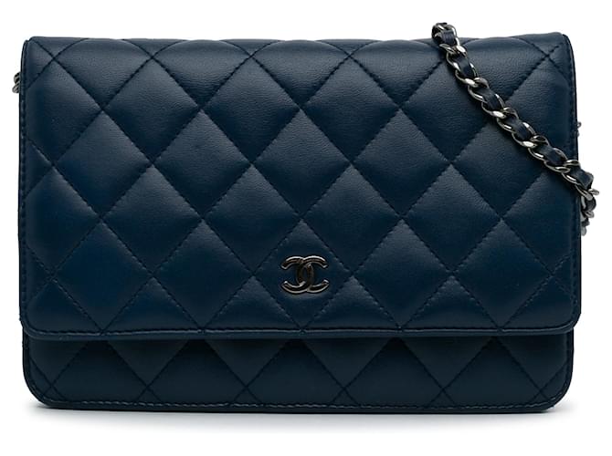 Wallet On Chain Portefeuille classique en cuir d'agneau bleu Chanel sur chaîne Bleu Marine  ref.1328198