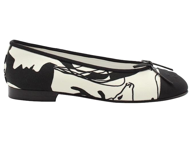 Chanel Cap Toe CC Printed Ballet Flats in White Canvas Cloth  ref.1328641