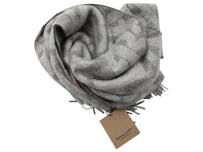 Burberry Monogram Fringed Scarf in Grey Cashmere Wool  ref.1328784
