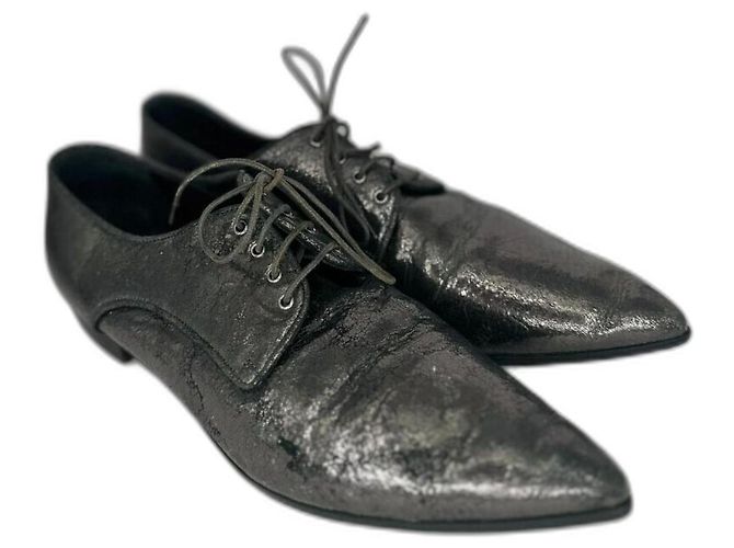 Miu Miu gewachste Schuhe in dunklem Silber