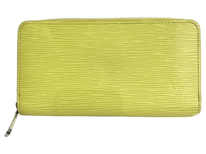 Louis Vuitton Zippy Green Leather  ref.1329347