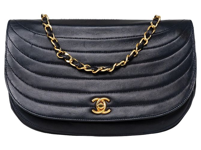 Pele de cordeiro acolchoada Chanel 24Bolsa Meia Lua K Dourada com Aba Única Azul