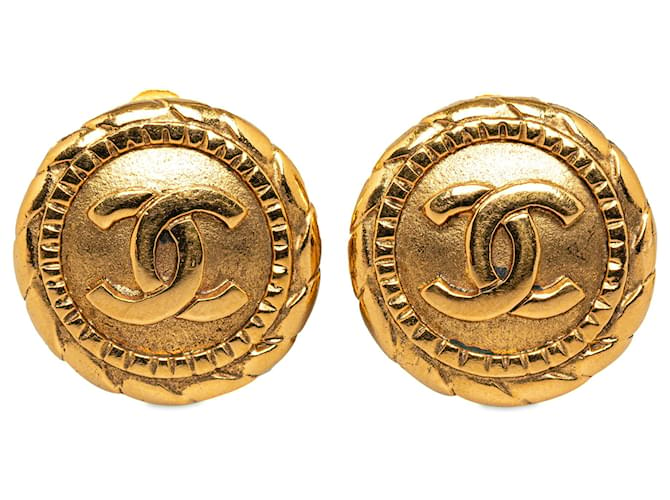 Chanel Gold CC Clip On Earrings Golden Metal Gold-plated  ref.1330490
