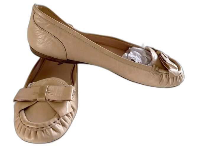 Prada Sapatilhas de couro estilo mocassim em bege