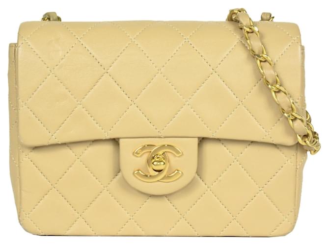 Timeless Chanel Matelassé Bege Couro  ref.1331752