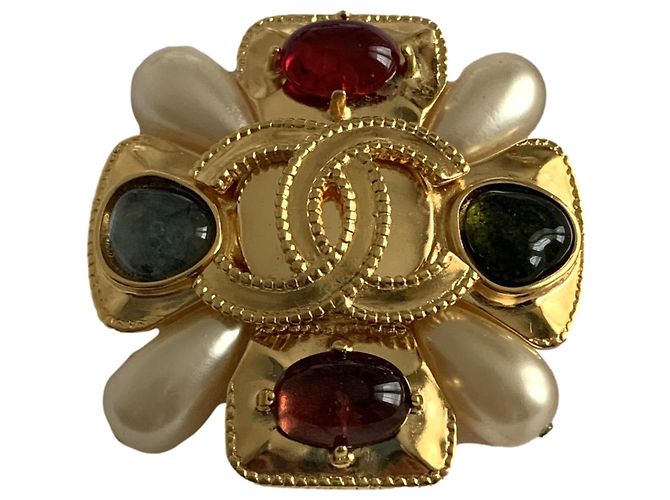 Chanel Alfinetes e broches Multicor Dourado