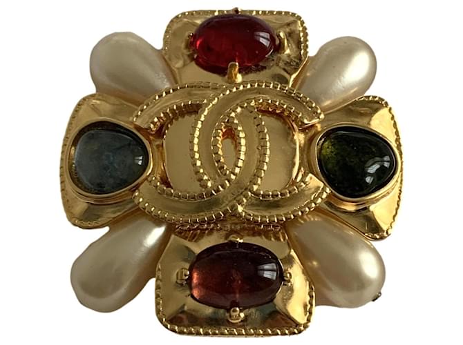Chanel Pins y broches Multicolor Dorado Metal Perla Vidrio  ref.1331951