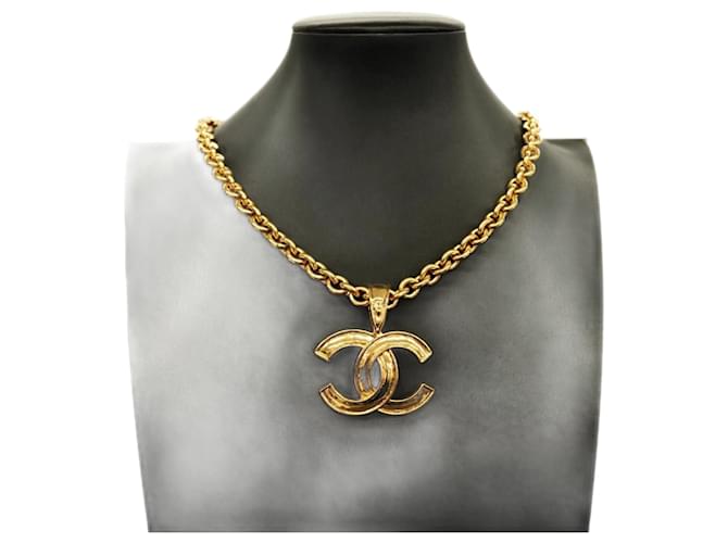 Timeless Chanel Dourado Banhado a ouro  ref.1332406