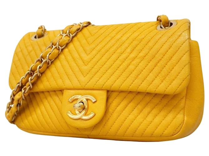 Chanel V-Stich Yellow Leather  ref.1332553
