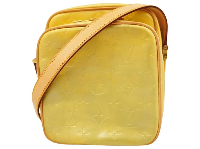 Louis Vuitton Wooster Yellow Patent leather  ref.1332718