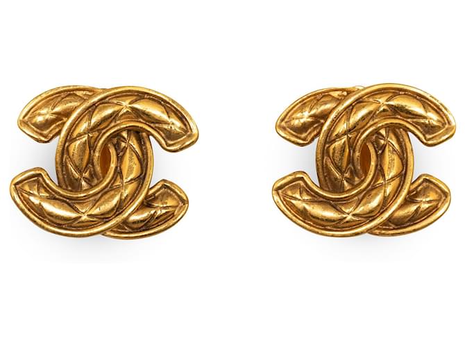 Chanel Gold CC Quilted Clip On Earrings Golden Metal Gold-plated  ref.1332757