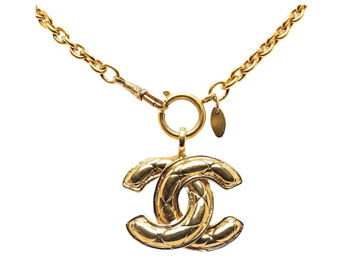 Chanel Gold CC Anhänger Halskette Golden Metall Vergoldet  ref.1332763