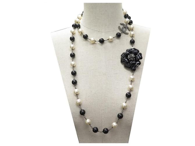 CHANEL NECKLACE CAMELIA AND PEARLS NECKLACE 120 CM IN SILVER METAL NECKLACE Silvery  ref.1332952
