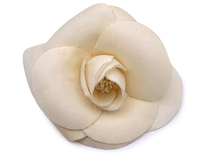 Chanel Vintage Beige Silk Canvas Flower Brooch Pin Camelia Camellia Cloth  ref.1334202