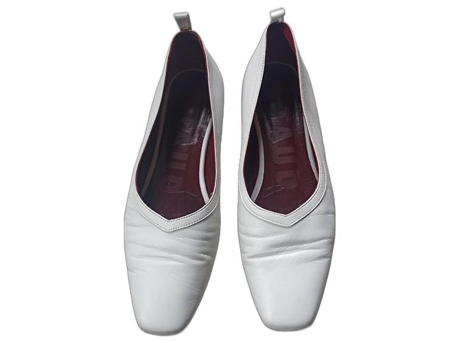 Sapatilhas Staud em couro branco