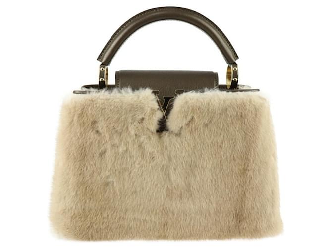 Louis Vuitton Capucines White Fur  ref.1337499