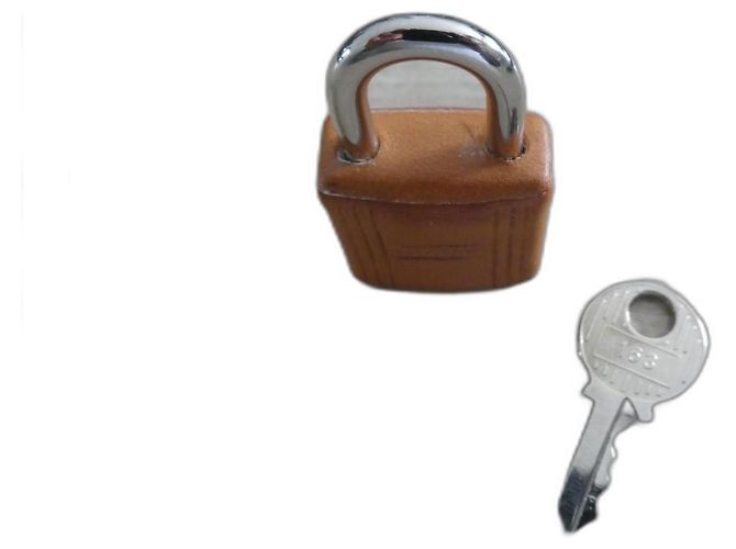 Hermès cadeado Hermes em couro marrom claro com chave163 Castanho claro