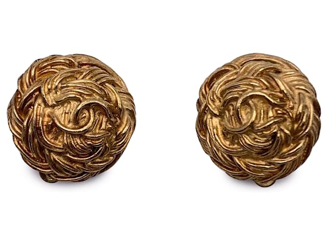 Chanel vintage 1990Boucles d'oreilles rondes à clip avec logo CC en métal doré  ref.1340135