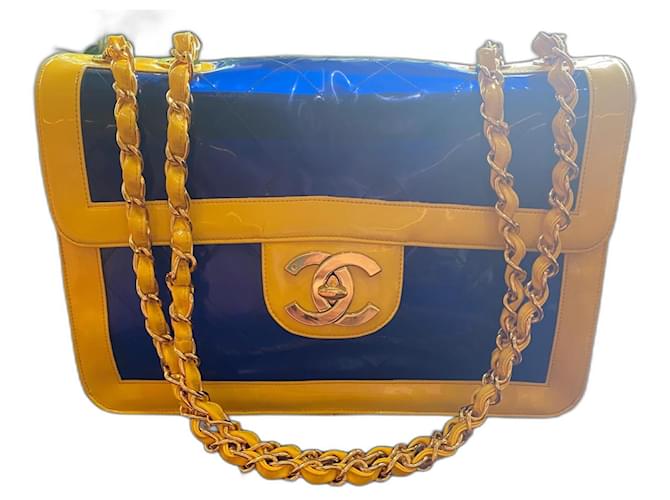 Chanel ¡Gema extremadamente rara! ¡Bolso maxi de solapa bicolor amarillo y azul de vinilo Barbie 95P! Gold hardware Charol Plástico Chapado en oro  ref.1340460