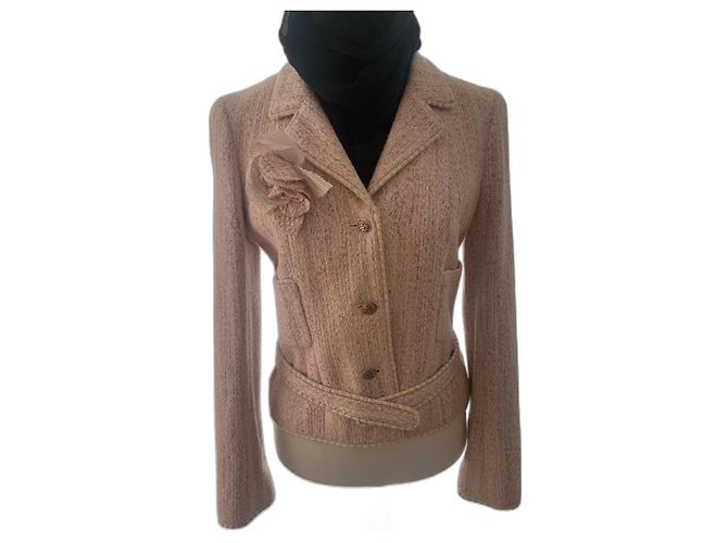 Veste Chanel en soie rose avec camélia amovible