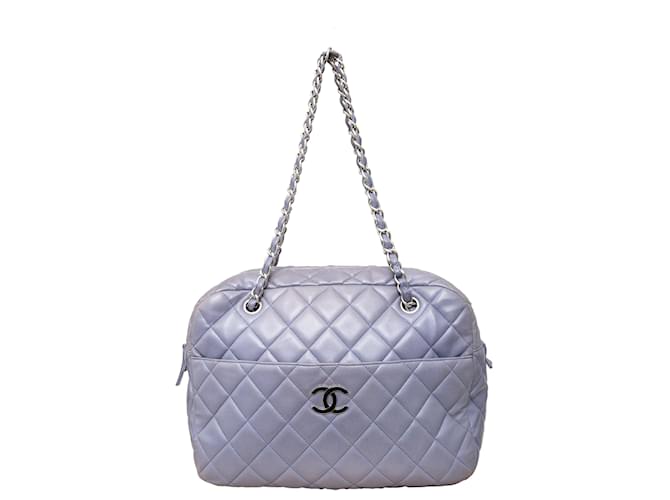 Sac appareil photo en cuir matelassé Chanel Violet  ref.1341269