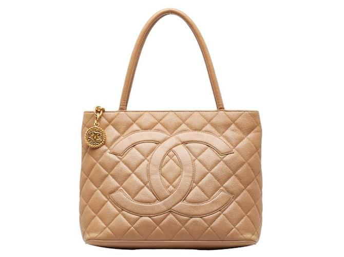 Timeless Medallón Chanel Beige Cuero  ref.1341527